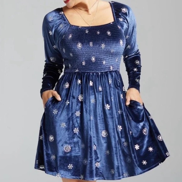 Disney Women L Velvet Mickey Mouse Snowflake Print Long Sleeve Smock Dress - Picture 1 of 12